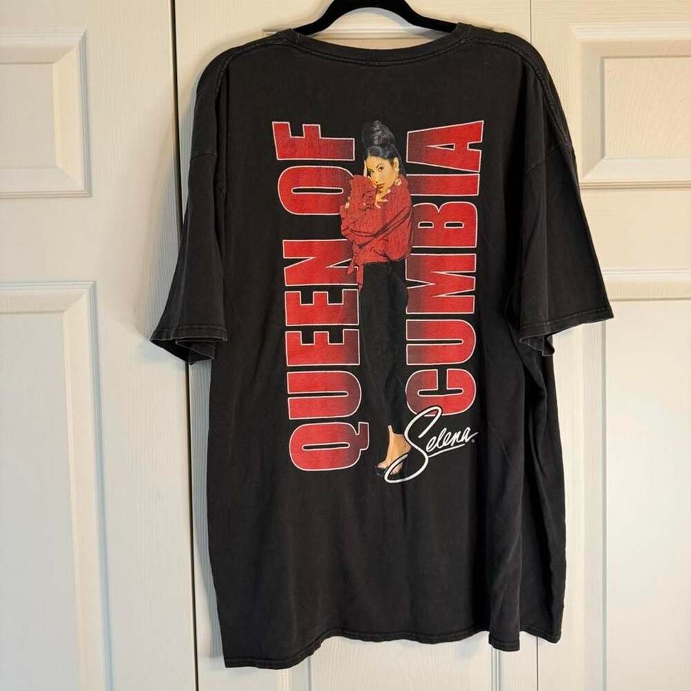 Selena Queen Of Cumbia Graphic T-Shirt Black XL